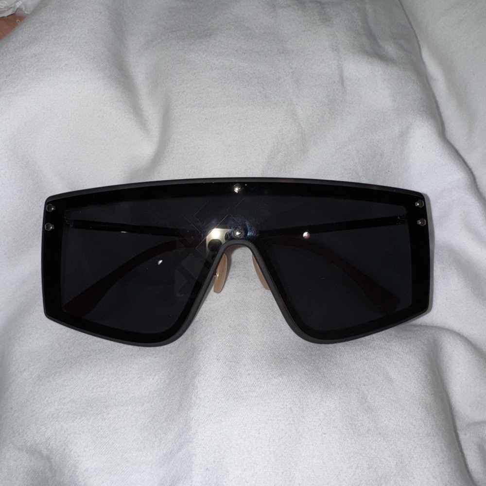 FENDI SUNGLASSES